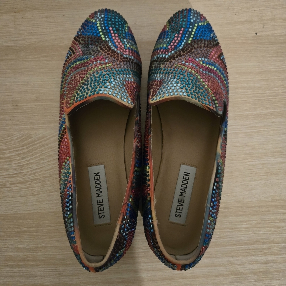 Steve Madden Blue and Red Flats with Vibrant Design - Picture 2 of 7